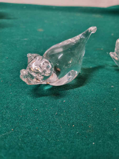 beelden kristallen zwaan en hond