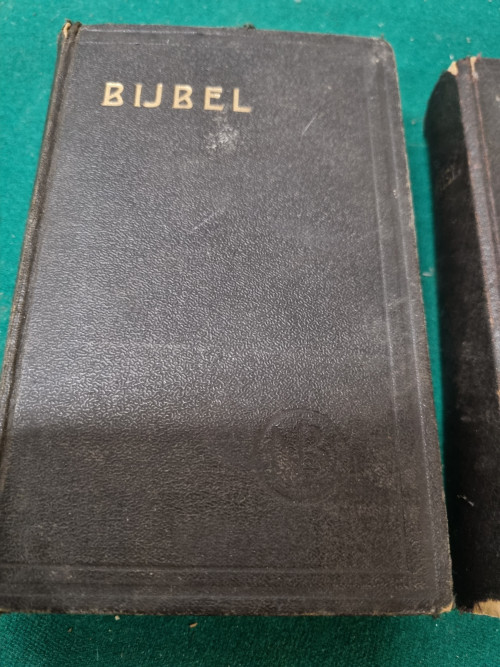 -	Bijbels twee stuks 1936 en 1926