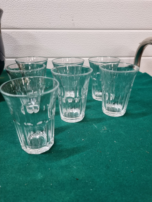 Waterglazen zeven stuks glas