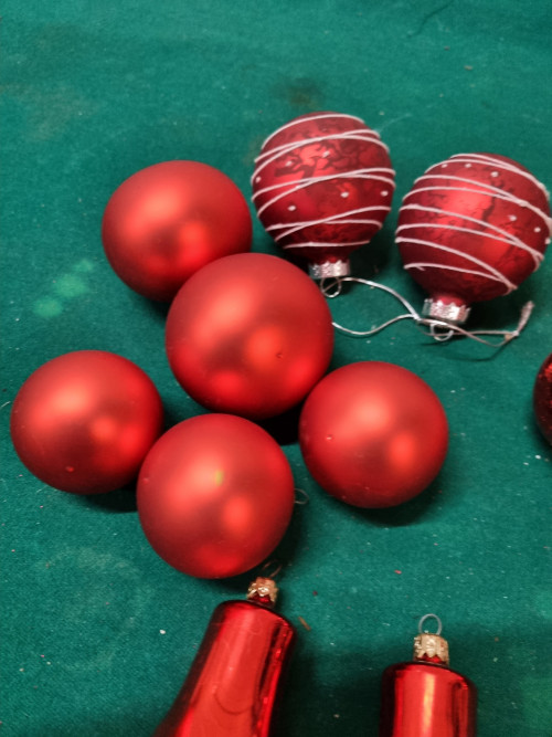 kerstballen en bellen rood glas [847]