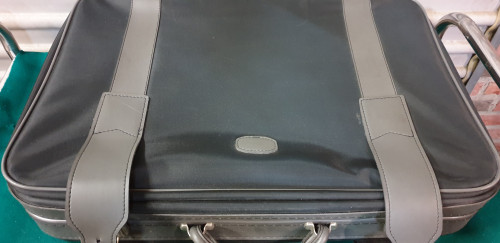 koffer grijs zwart