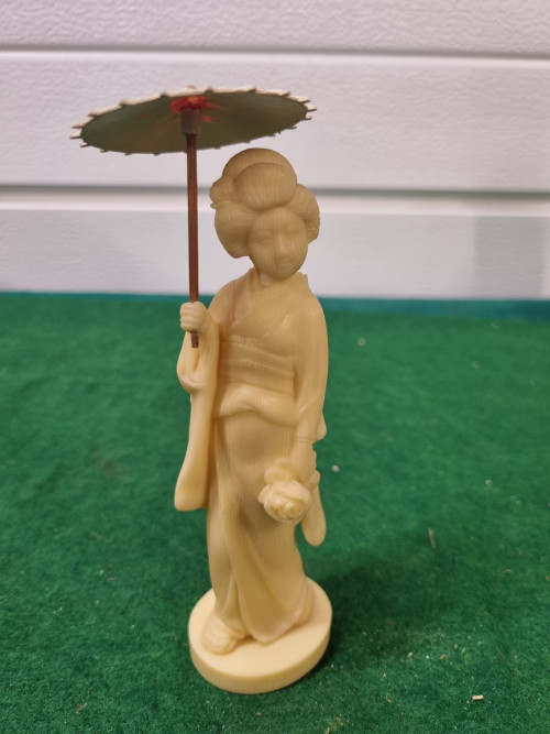 Beeld chinees vrouw met paraplu