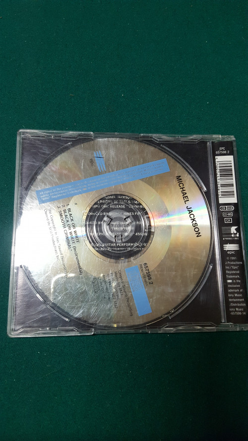 cd michael jackson, black or withe