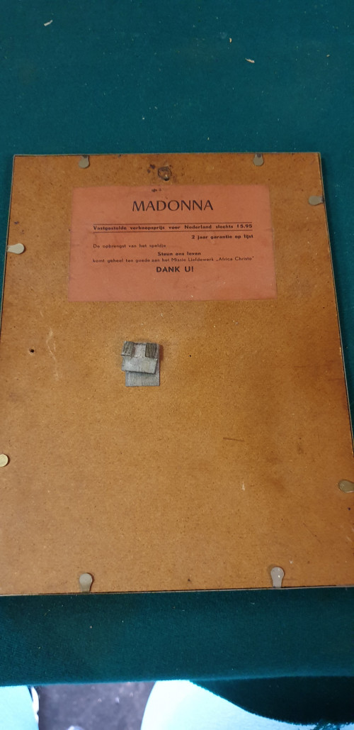 madonna in metalen lijst