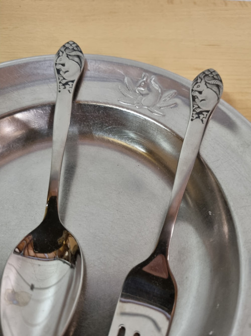 gero zilmeta,rvs servies, bord met vork en lepel