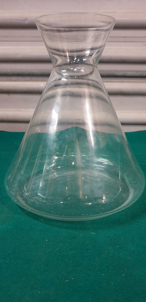vaas van glas in vorm van zandloper