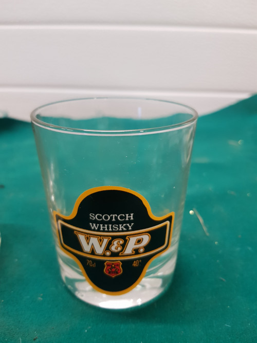 scotch whiskeyglazen grant's en w&p