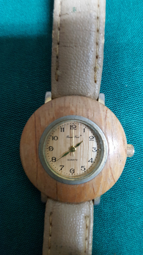 s [269] horloge, bruin hout