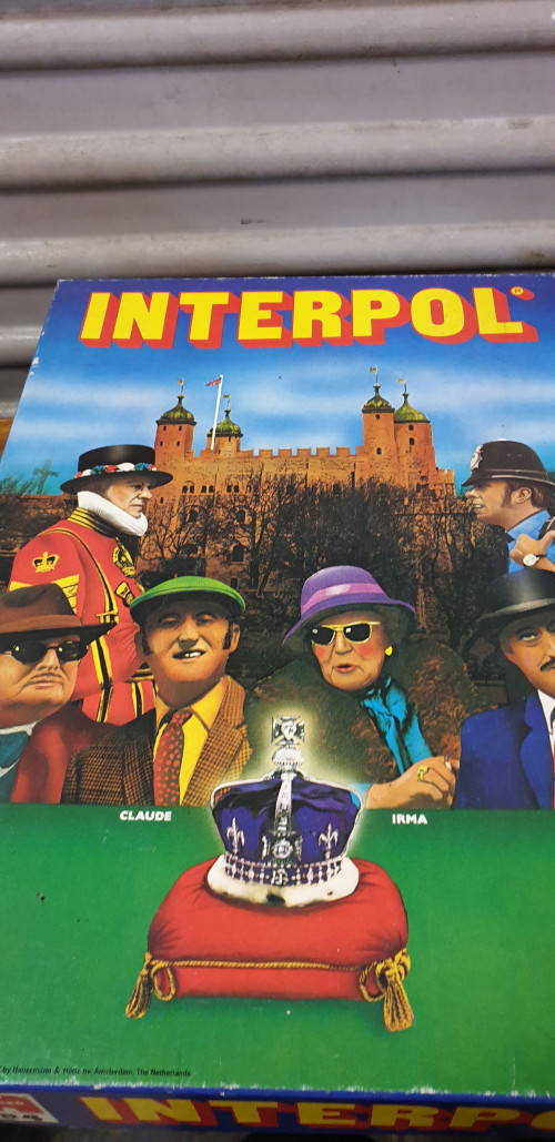 spel interpol compleet