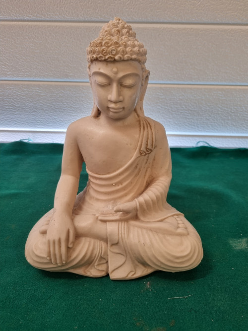 -	Boeddha beeld polysteen  creme