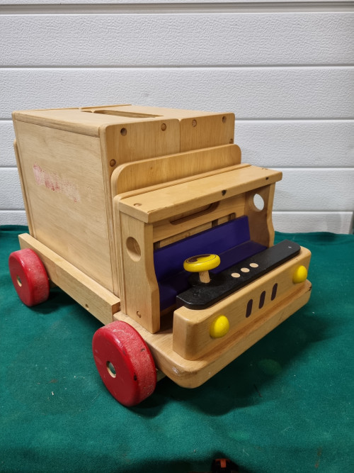 speelgoed vrachtwagen van hout