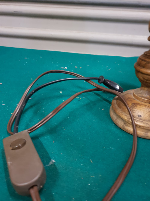 tafellamp met houten voet