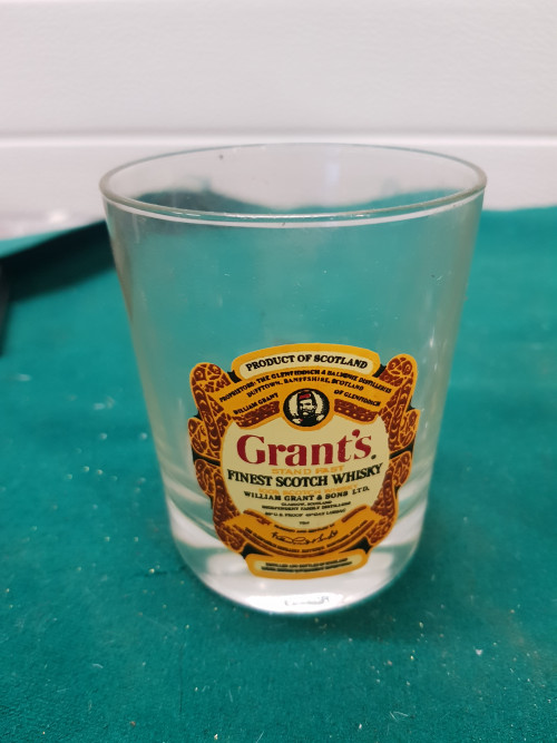 scotch whiskeyglazen grant's en w&p