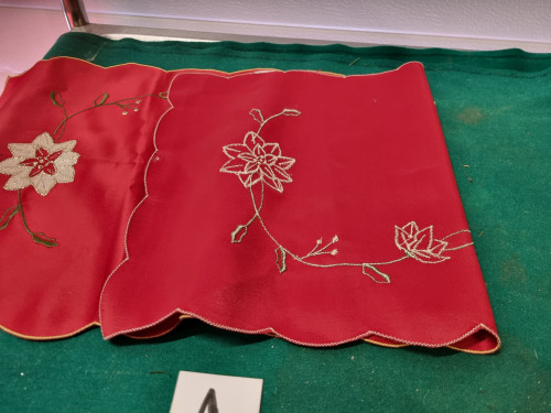 tafelloper rood met bloem [a947]