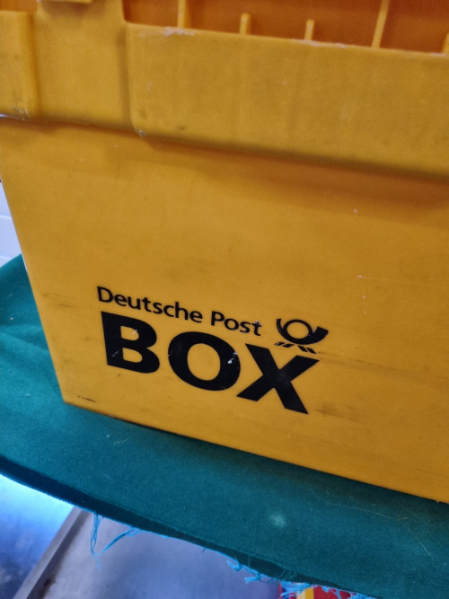 -	Postbox duits geel kunststof