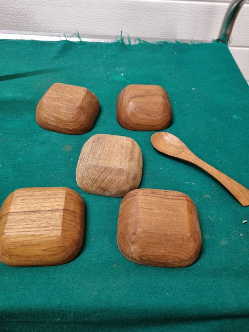 Notenschaaltjes hout 5 stuks en lepel