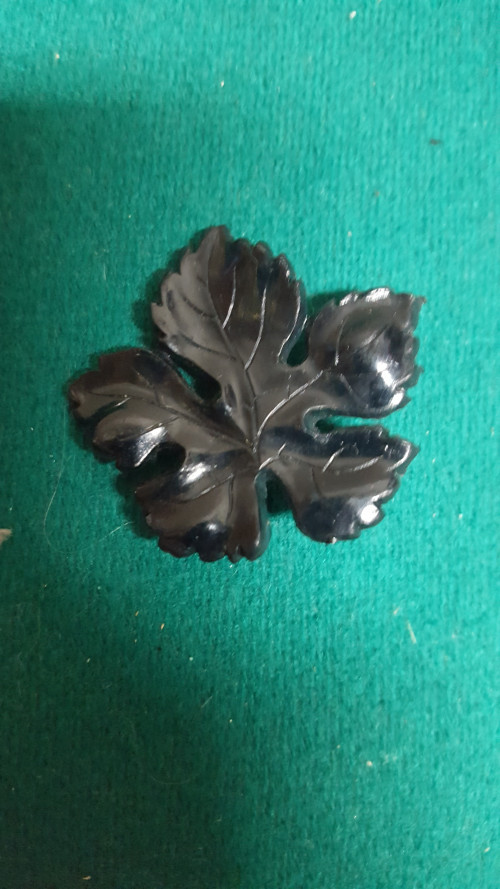 broche [ 330] zwart blad kunststof