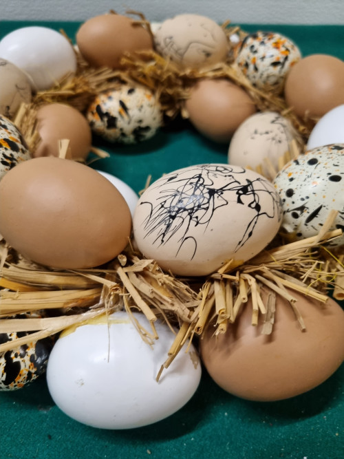 -	Eierkrans kunststof eieren