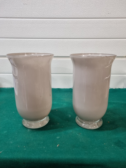Vazen van glas creme kleurig twee stuks