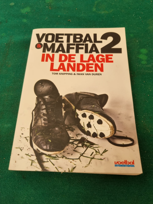 boek voetbal maffia 2 in de lage landen