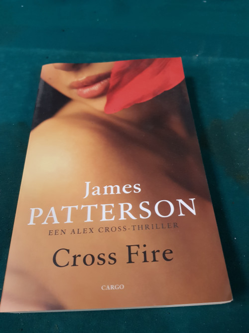 boek thriller , james patterson, cross fire
