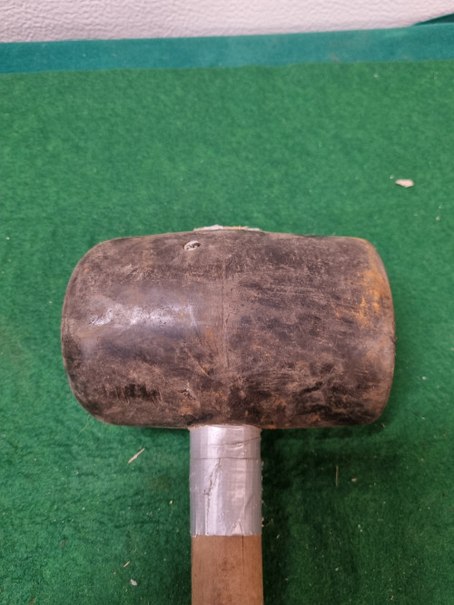 Rubber hamer met platte en bolle kant