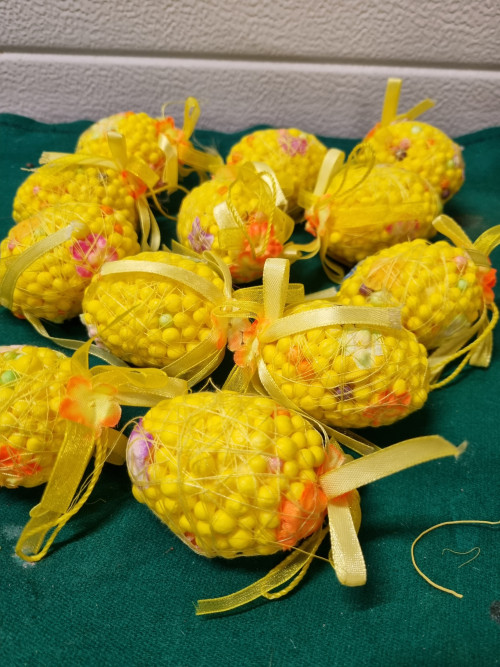 Paaseieren geel schuim bolletjes 12 stuks