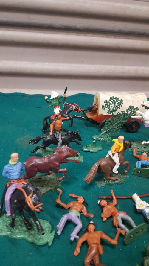 beeldjes cowboys en indianen, 12 paarden