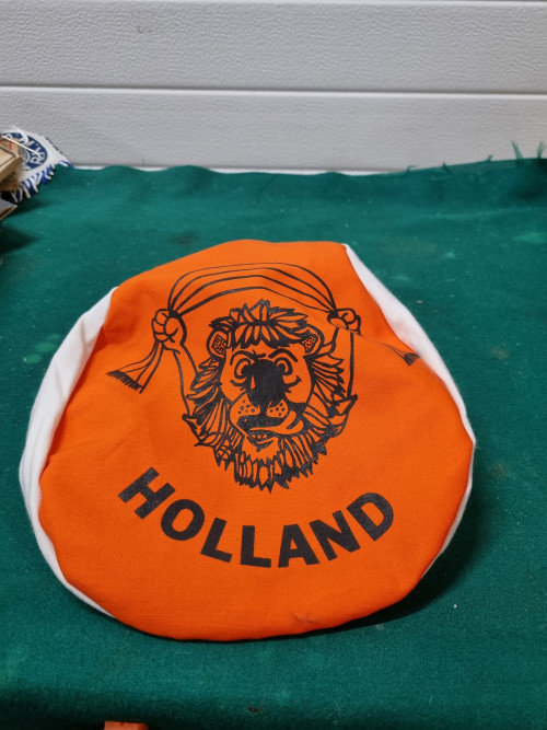 pet holland met leeuw