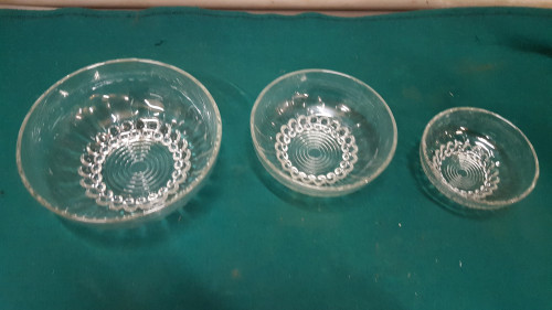 glazen bakjes , 3 verschillende maten