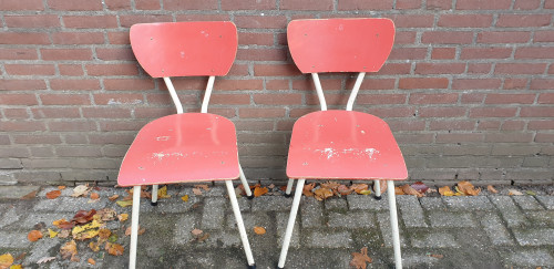 stoelen vintage roze wit twee stuks