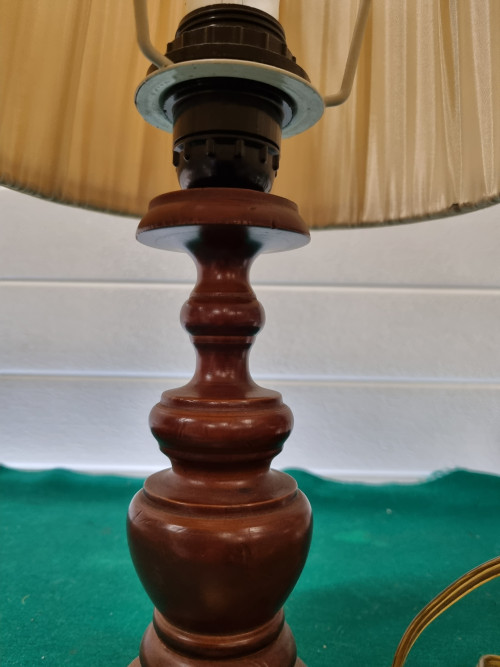 Tafellamp hout en stoffen kap vintage