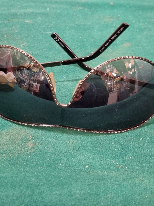 -	zonnenbril uv400 in hoesje