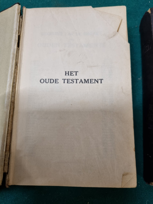 -	Bijbels twee stuks 1936 en 1926