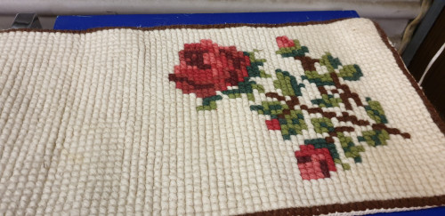 tafelkleed vintage geborduurd met rozen