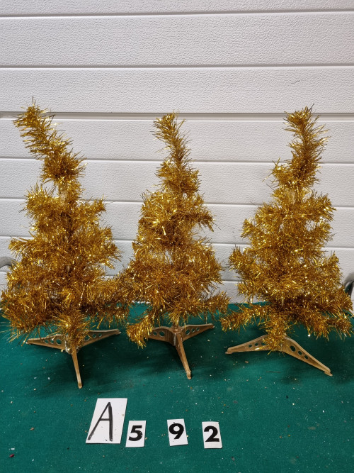 kerstboompjes van slingers goud kleurig drie stuks , [a592]