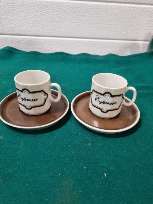 Espresso kopjes en schotel twee stellen retro
