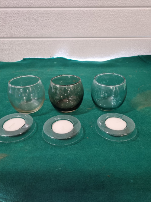 Waxcinelichten drie van glas bollen