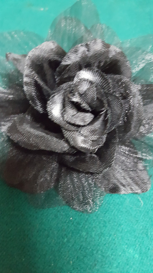 s [260 ]broche , zwart roos, stof