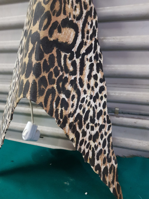 wandlamp design met luipaardprint