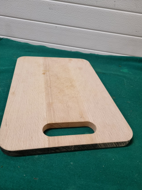 snijplank van hout met handgreep