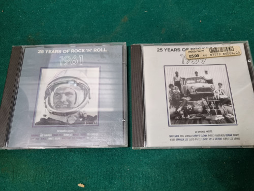 -	cd, 2 verschillende cd’s