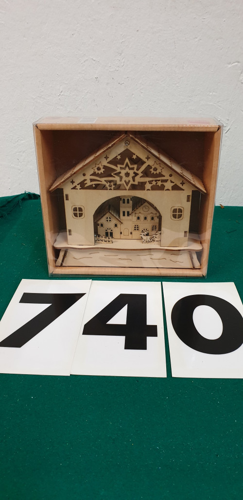 740 ]  decoratie huisje van hout