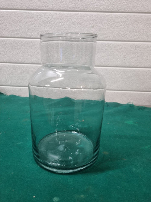 Vaas melkbus vorm van glas