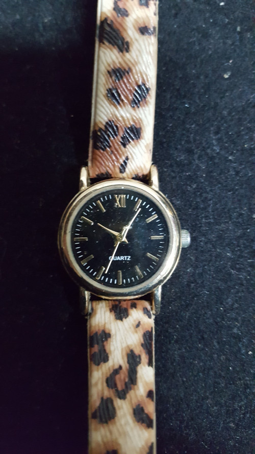 [ 319 ] horloge, panterprint, quartz zwart goud