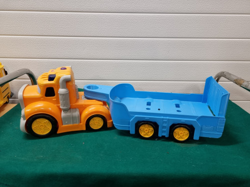 speelgoed vrachtwagen met aanhanger