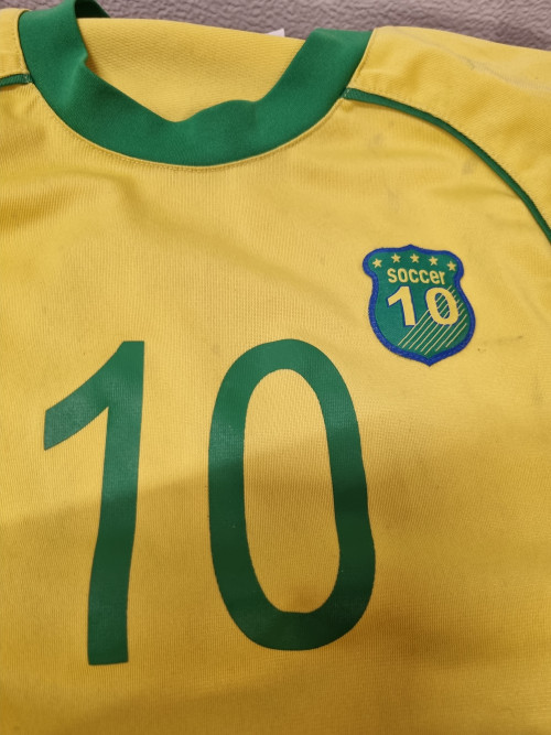 Voetbalset shirt en broek brazilie , maat 128