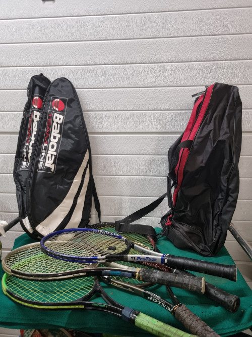 -	Tennis rackets en tassen