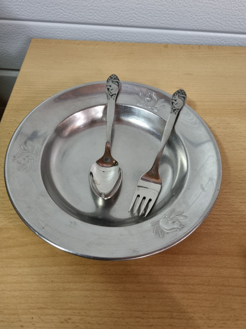 gero zilmeta,rvs servies, bord met vork en lepel