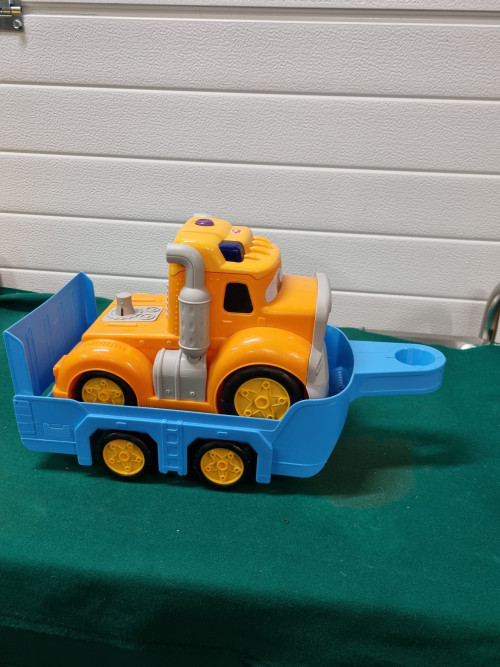 speelgoed vrachtwagen met aanhanger